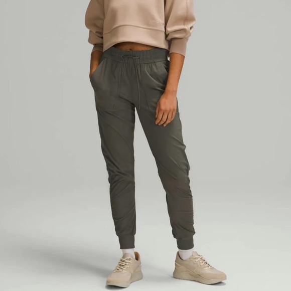 Lululemon Beyond The Studio Jogger size 0 in grey sage - Picture 1 of 8